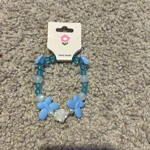 Blue flower+ butterfly 🦋 bracelet 🩵🩵🩵